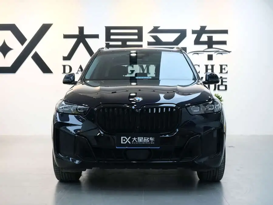 بي إم دبليو X5 2023 xDrive 30Li حزمة M الرياضية