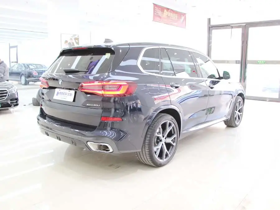 بي إم دبليو X5 2022 طراز محدث xDrive 40Li حزمة M الرياضية