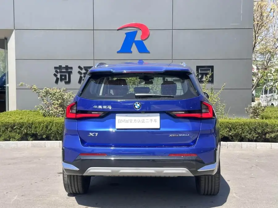 بي إم دبليو X1 2024 xDrive25Li حزمة تصميم X