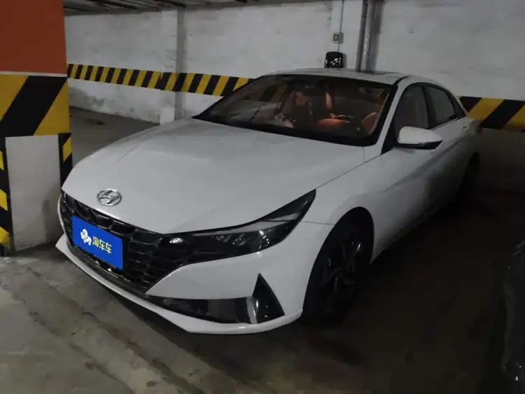 Elantra 2022 1.5L CVT LUX Premium Edition