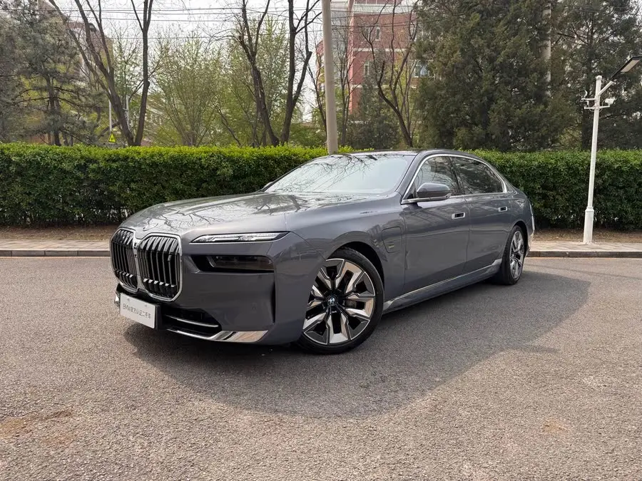 BMW i7 2023 xDrive60L Luxury Package