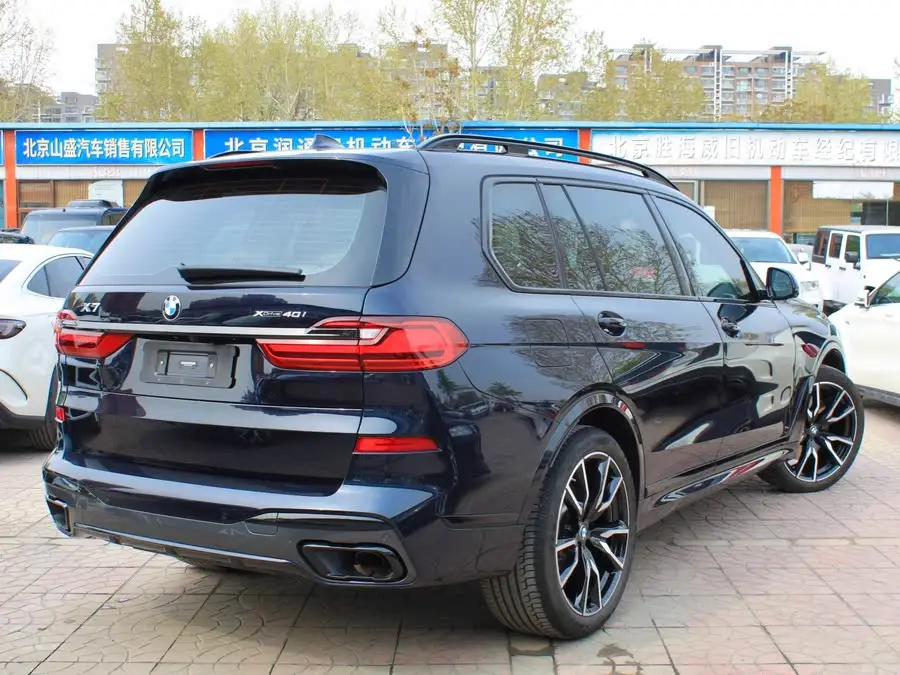 بي إم دبليو X7 2021 طراز محدث xDrive40i مجموعة M الرياضية التنفيذية