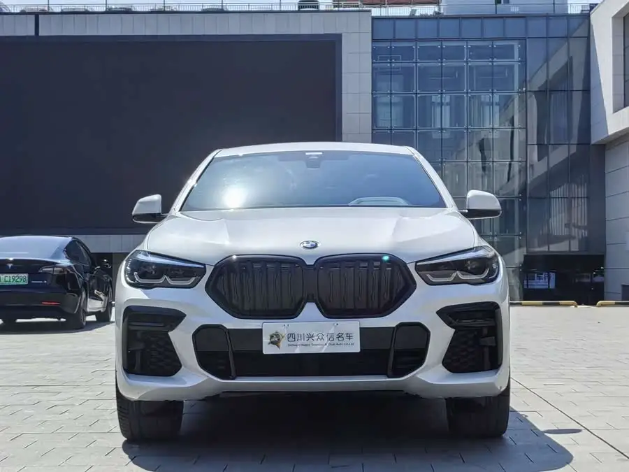 بي إم دبليو X6 2022 طراز معدل xDrive30i حزمة رياضية M