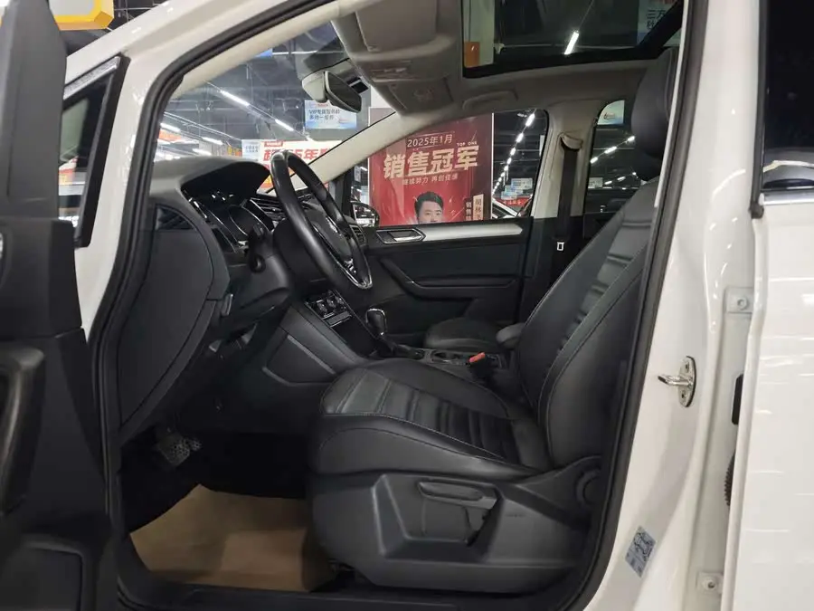 2018 Volkswagen Touran L 280 TSI DSG Top Edition 7-Seater National VI