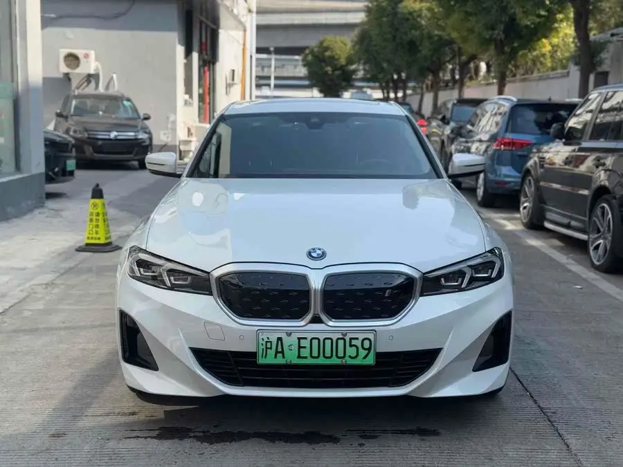 بي إم دبليو آي 3 2022 إيدرايف 35 إل