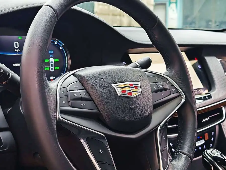 كاديلاك CT6 2022 28T فاخرة