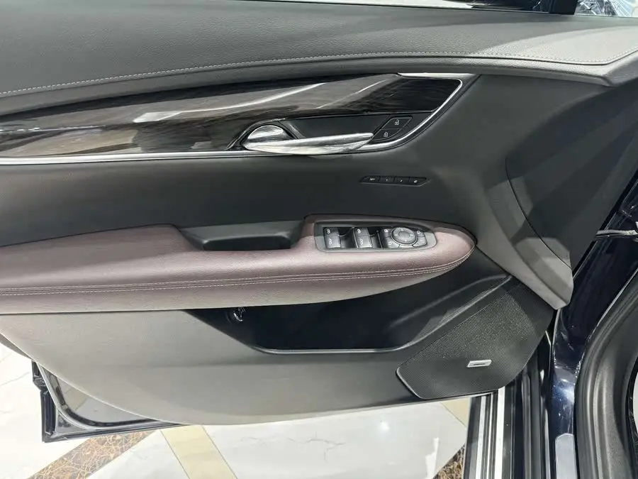 كاديلاك XT6 2021 2.0T ستة مقاعد دفع رباعي فاخر