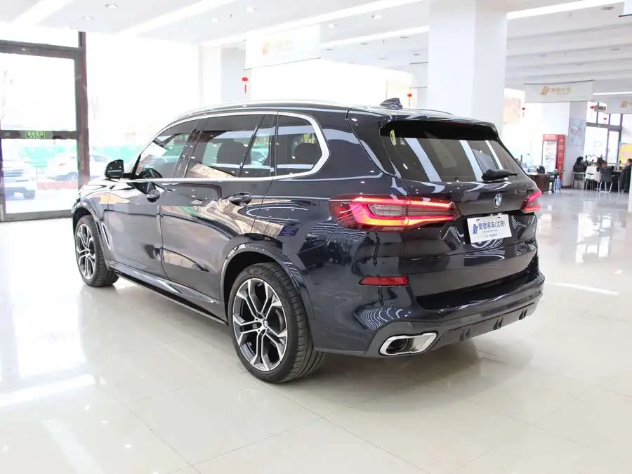 بي إم دبليو X5 2022 طراز مُحَسَّن xDrive 40Li طراز M الرياضي