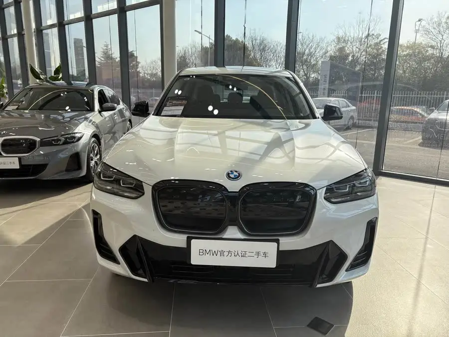 بي إم دبليو iX3 طراز 2023 الإصدار الرائد الإبداعي