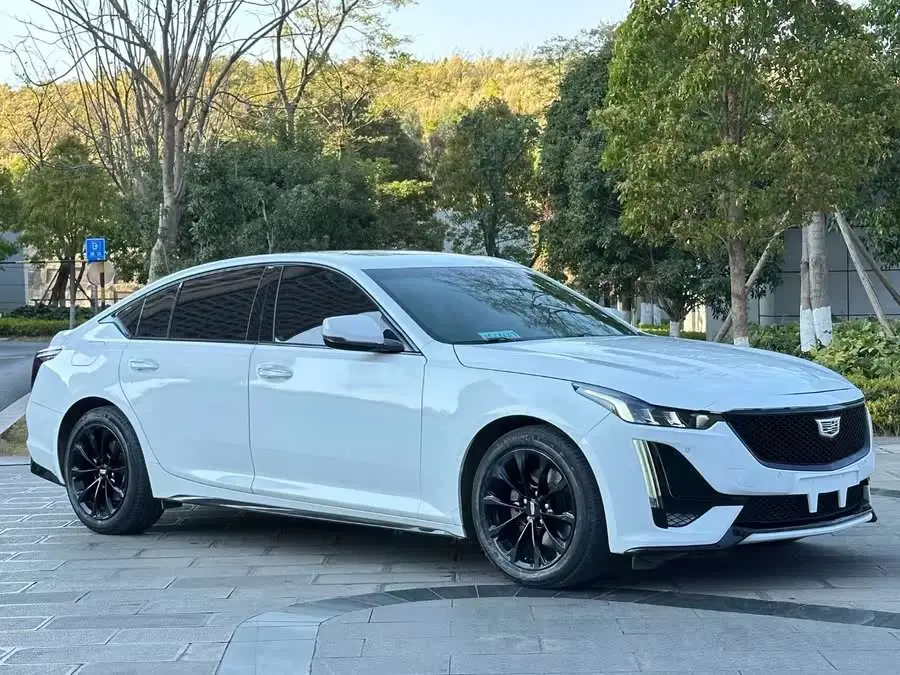 كاديلاك CT5 2021 طراز مُعدل 28T فاخرة