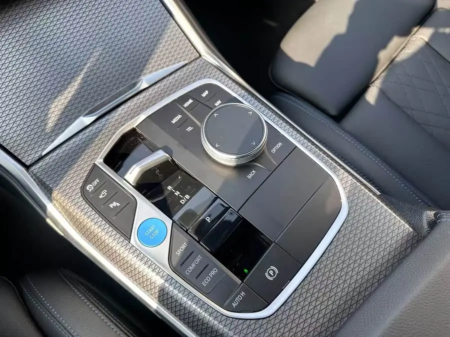 بي إم دبليو i3 2024 eDrive 35 L