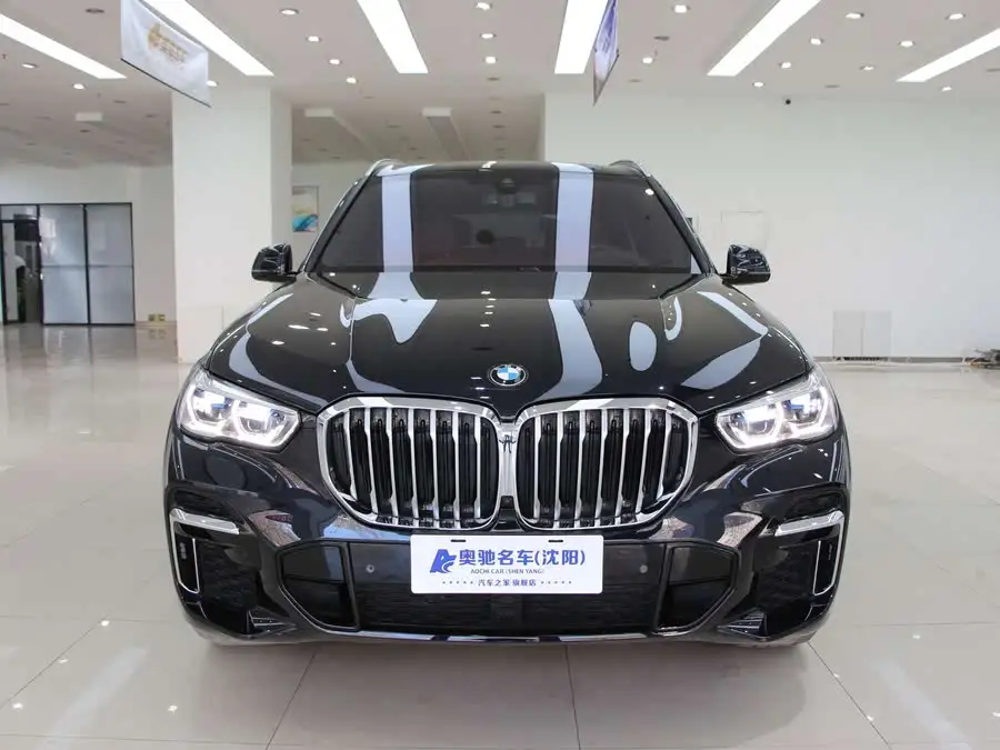بي إم دبليو X5 2022 طراز محدث xDrive 40Li حزمة M الرياضية