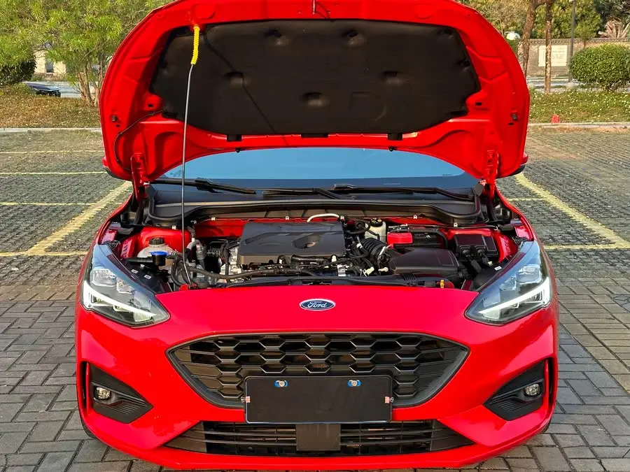 فورد فوكاس 2021 هاتشباك إيكوبوست 180 أوتوماتيك ST لاين