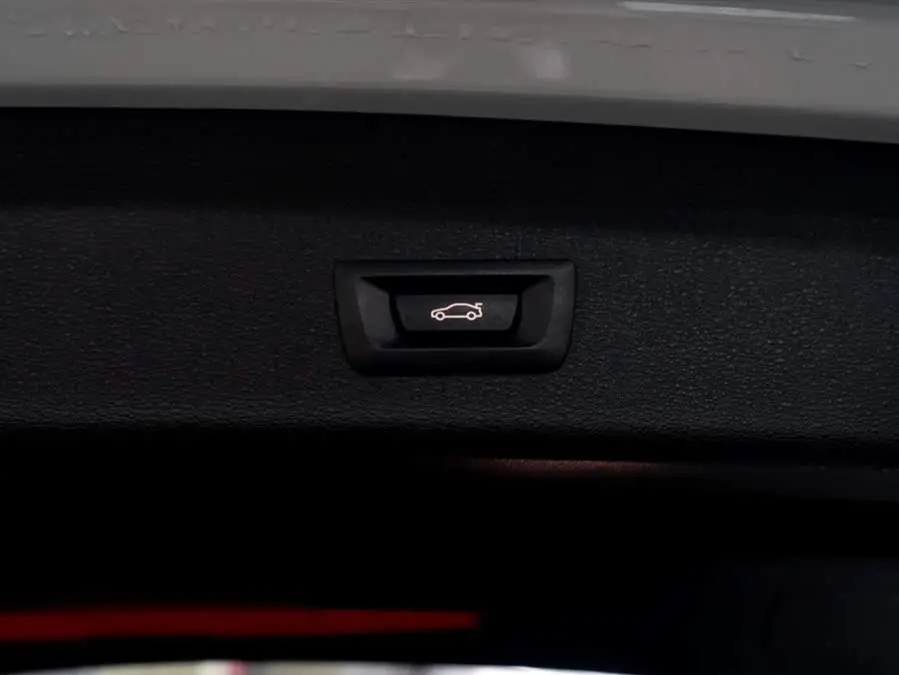 بي إم دبليو X1 2021 sDrive20Li إصدار الموضة