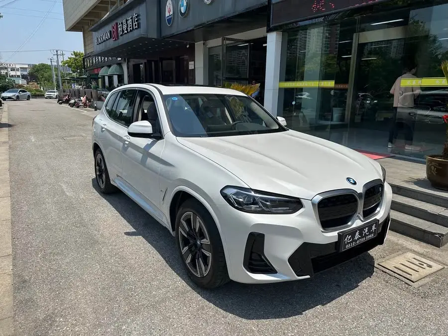 BMW iX3 2024 Leading Model