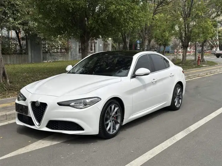 2019 Giulia 2.0T 280HP Luxury Edition