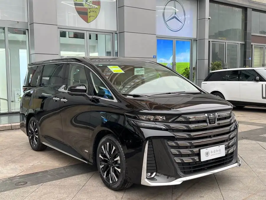 2024 تويوتا فيلفاير كراون هايبرد 2.5 لتر إصدار ألتميت