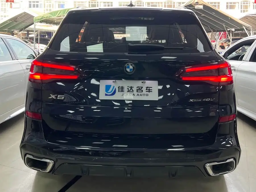 بي إم دبليو X5 2022 xDrive 40Li حزمة M الرياضية