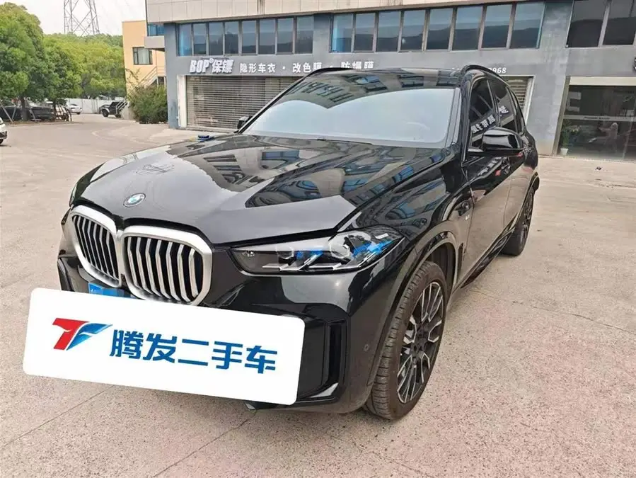 بي إم دبليو X5 2023 xDrive 40Li M حزمة الليل الرياضية