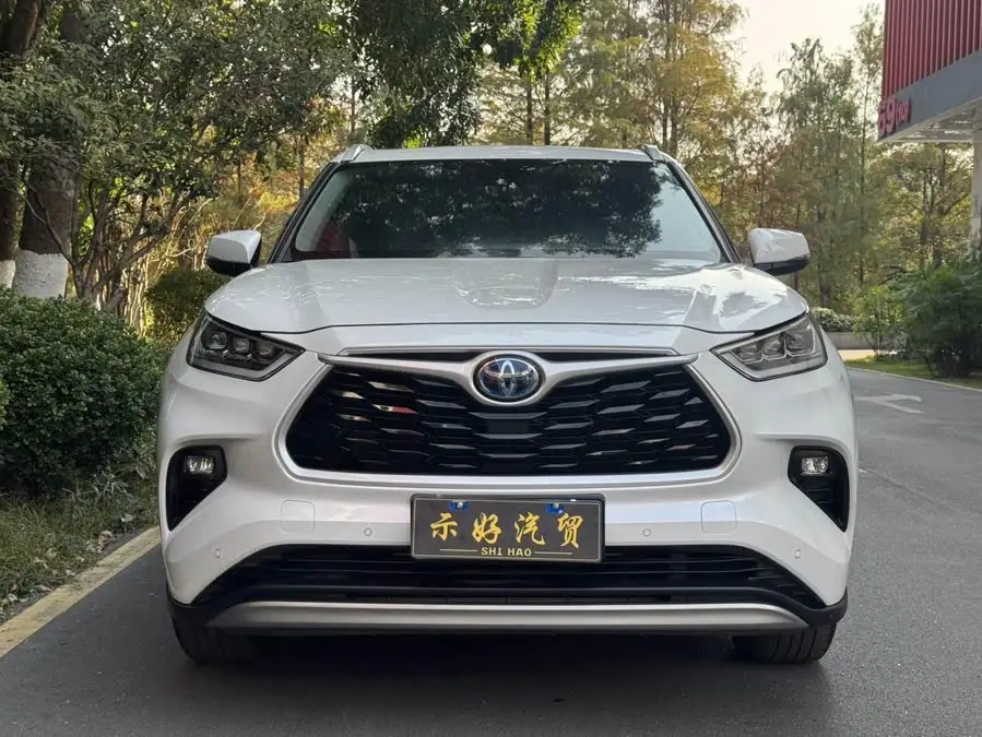 هايلاندر 2022 موديل هايبرد 2.5 لتر دفع رباعي فئة مميزة 7 مقاعد