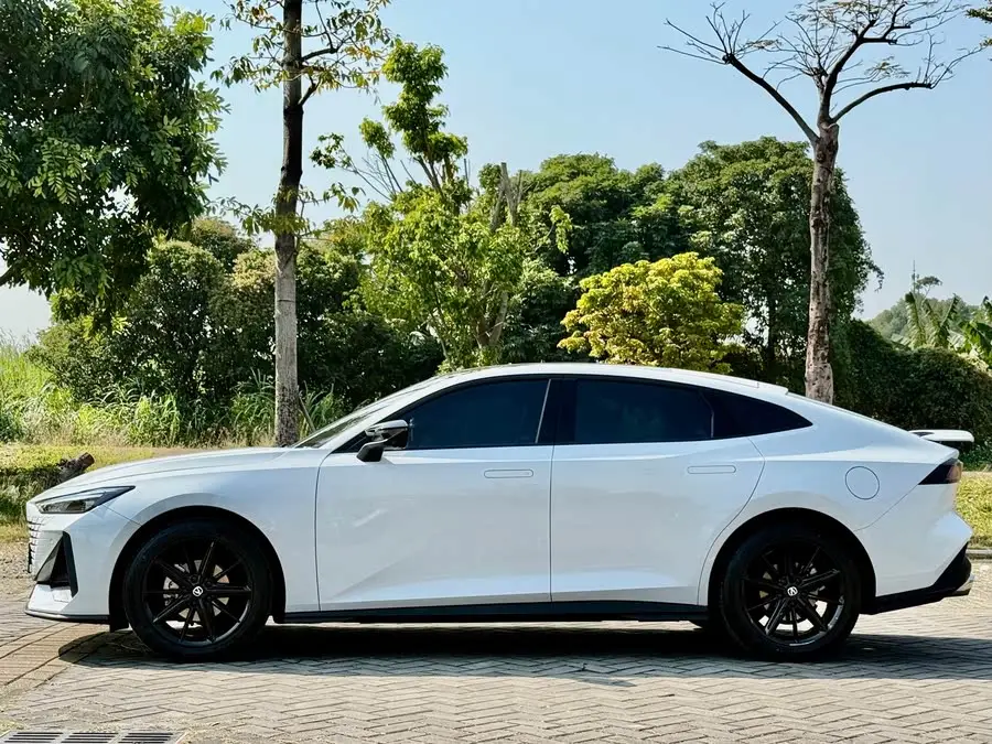 Changan UNI-V 2023 1.5T Premium