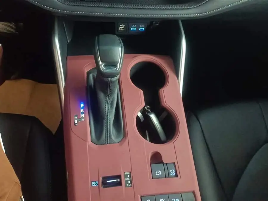 هايلاندر 2022 هايبرد 2.5 لتر دفع رباعي بريميوم 7 مقاعد