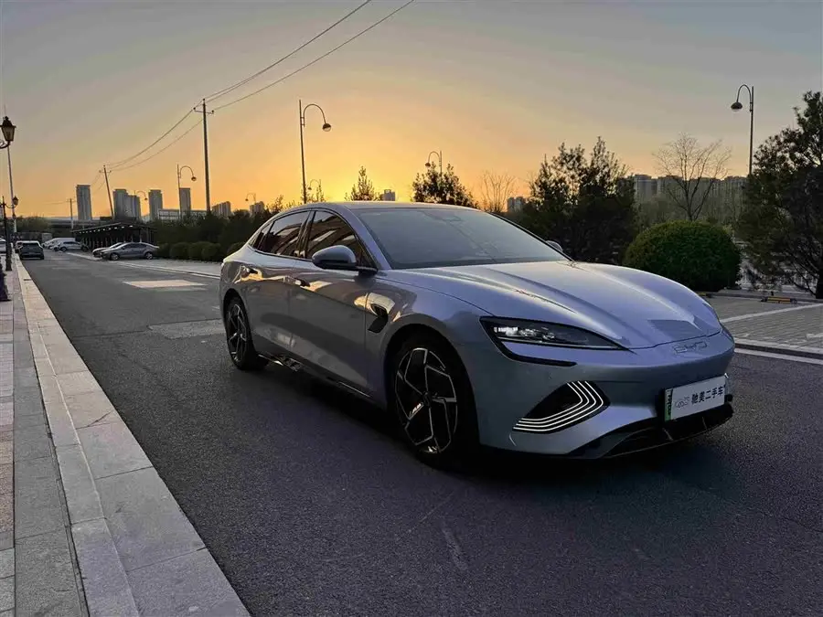 ختم 2023 إصدار البطل 700 كم نسخة الأداء