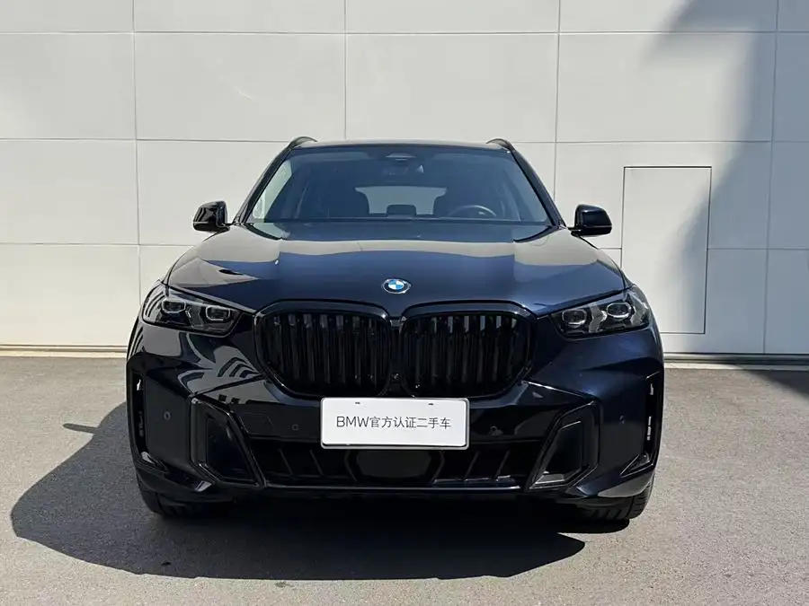 بي إم دبليو X5 2023 xDrive 30Li M سبورت باقة الليل الأسود