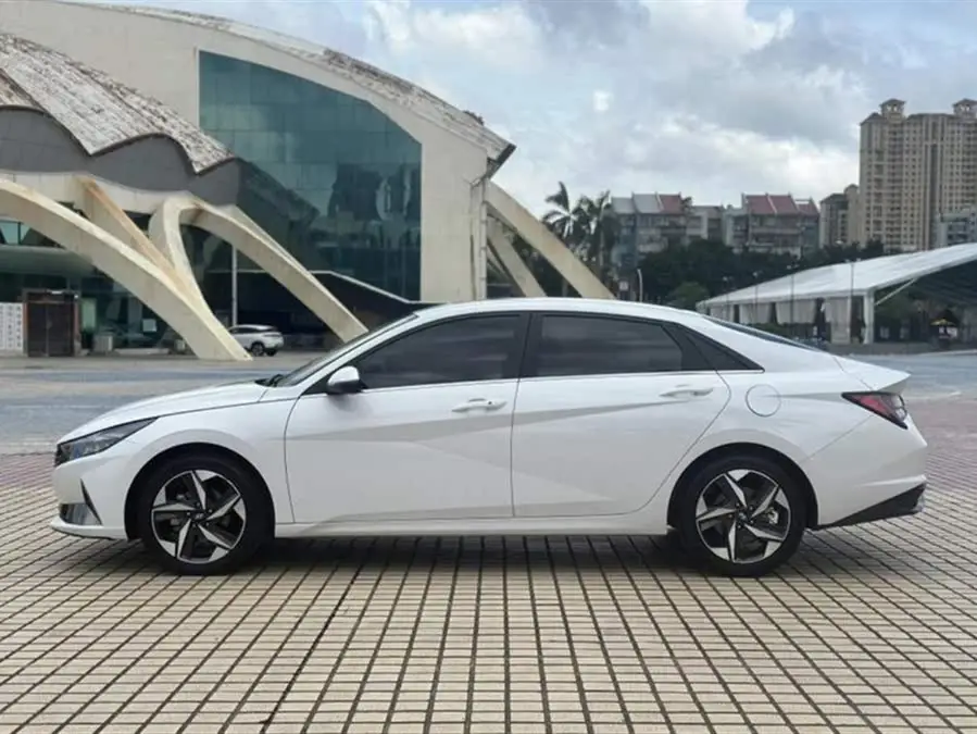 2021 هيونداي إلنترا 1.5 لتر CVT LUX