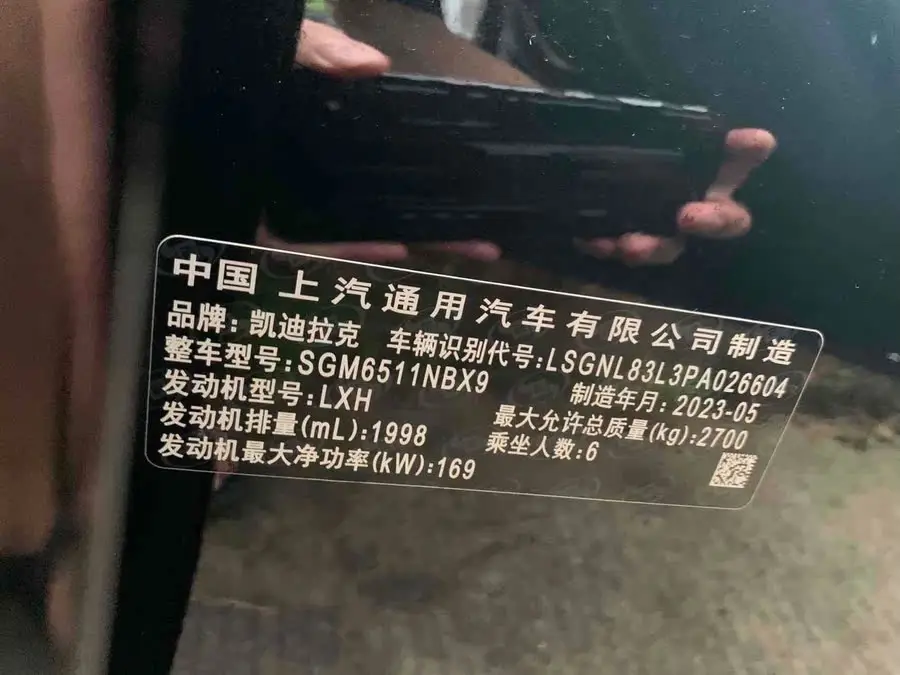 كاديلاك XT6 2022 2.0T فاخرة 6 مقاعد دفع رباعي