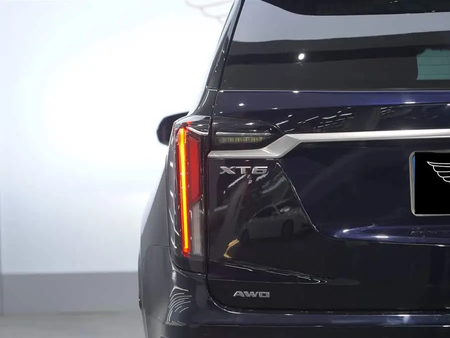 كاديلاك XT6 2021 2.0T ستة مقاعد دفع رباعي بريميوم