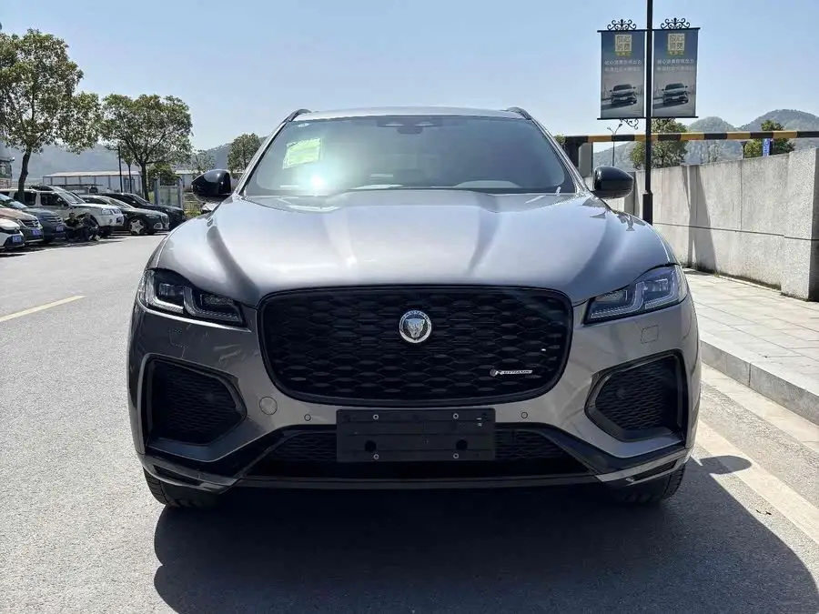 Jaguar F-PACE 2024 P250 R-Dynamic SE