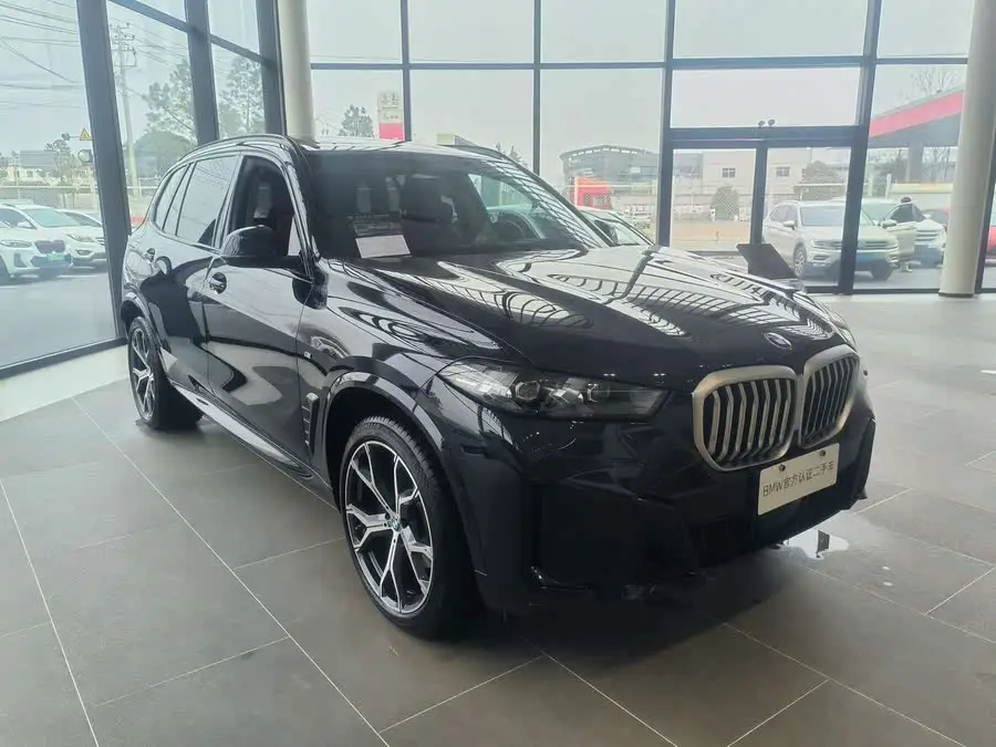 بي إم دبليو X5 2023 xDrive 30Li باقة M الرياضية الحصرية