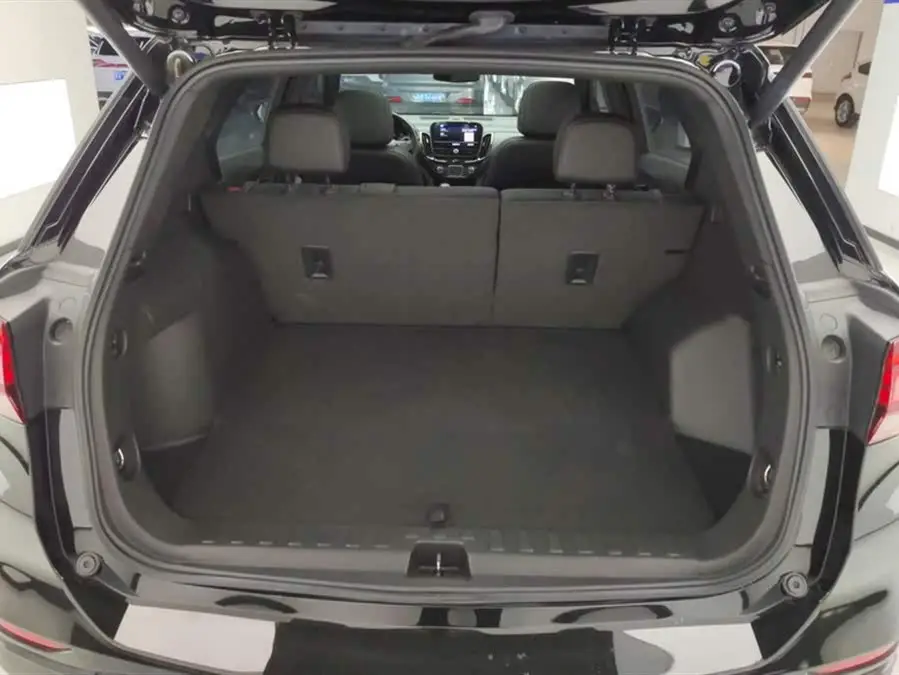 2022 شفروليه تراكير 550T RS دفع رباعي ذكي