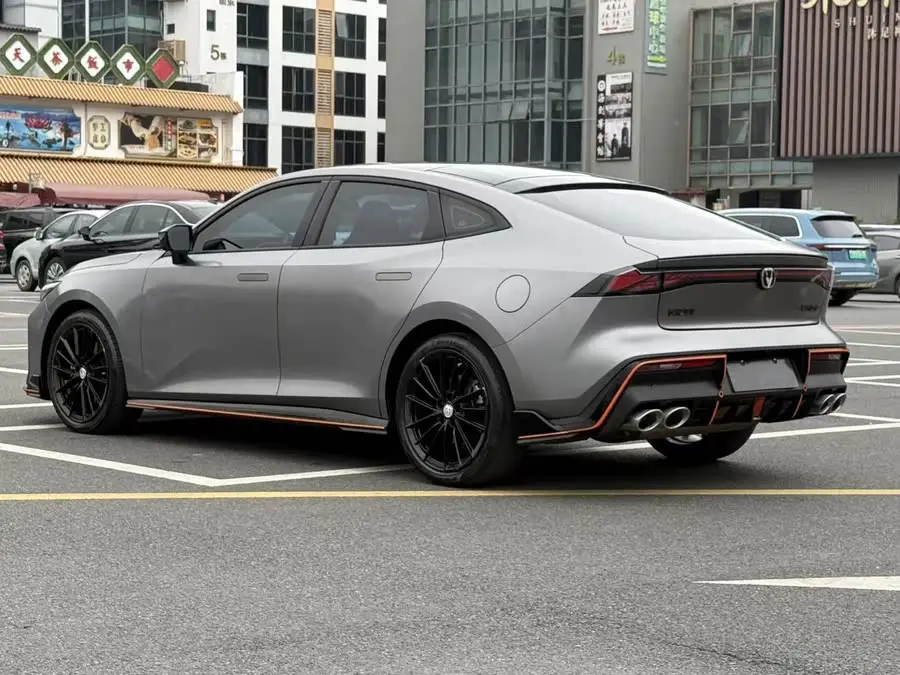 شانغونغ UNI-V 2022 2.0T إصدار القيادة السريعة