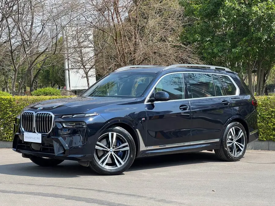 بي إم دبليو X7 2023 xDrive40i حزمة رياضية M