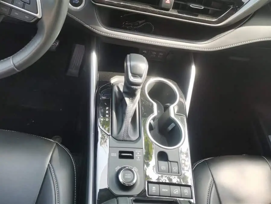 هاي لاندر 2022 380T بنظام الدفع الرباعي النسخة المتميزة 7 مقاعد