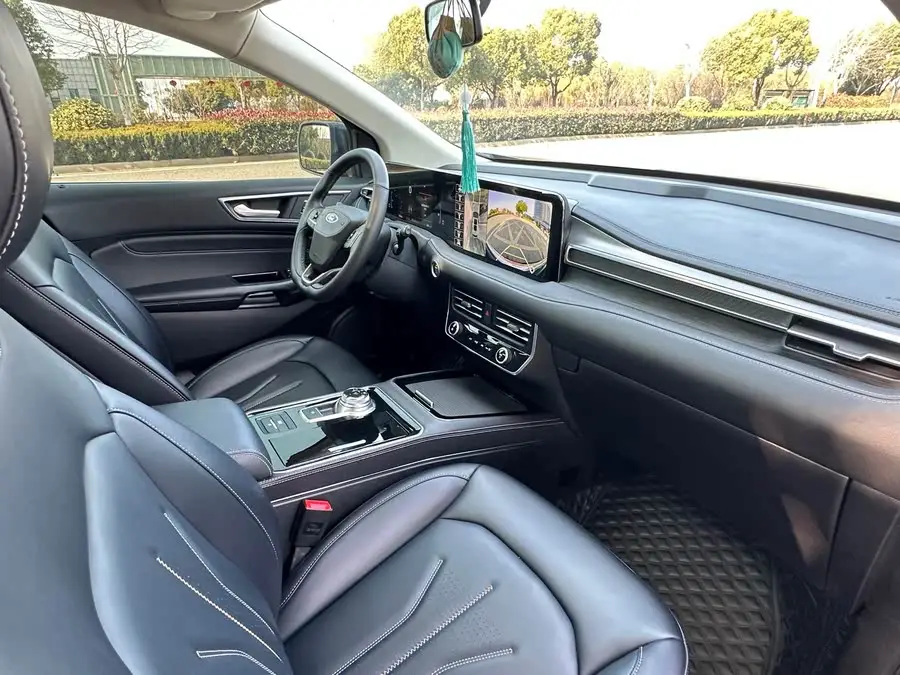 2022 Ford Edge PLUS EcoBoost 245 AWD Platinum 7-seater