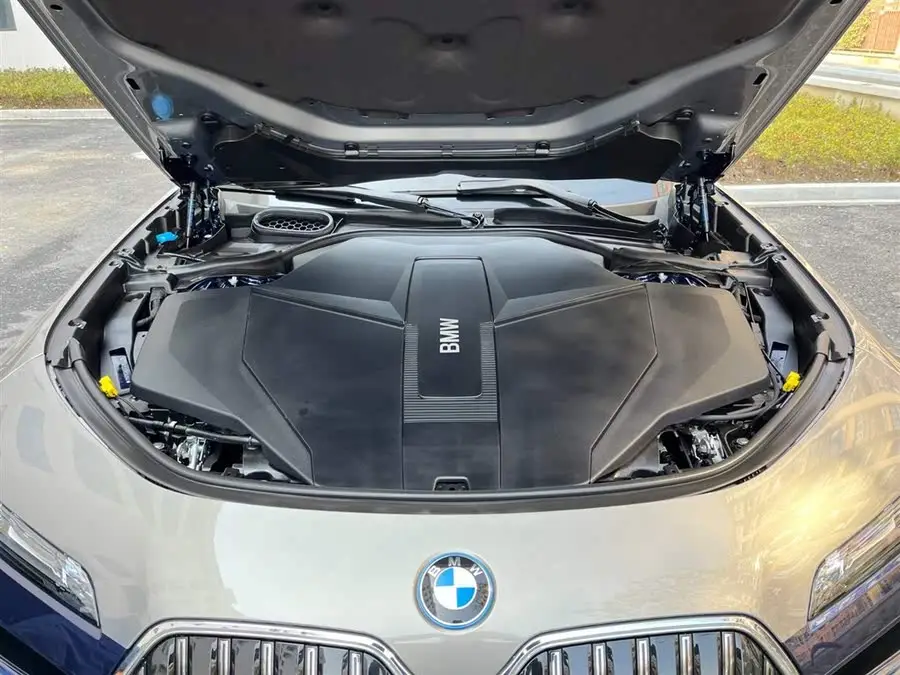 بي إم دبليو i7 2023 eDrive50L باقة الفخامة الحصرية