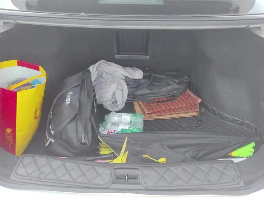 2022 نيسان سيلفي كلاسيك 1.6XL CVT الفاخرة