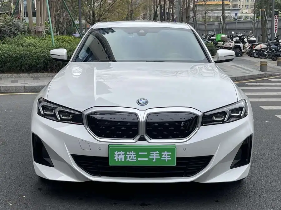 بي إم دبليو i3 2022 eDrive 35 L