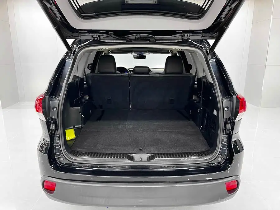 2021 هايلاندر 2.0T دفع رباعي فئة متميزة 7 مقاعد