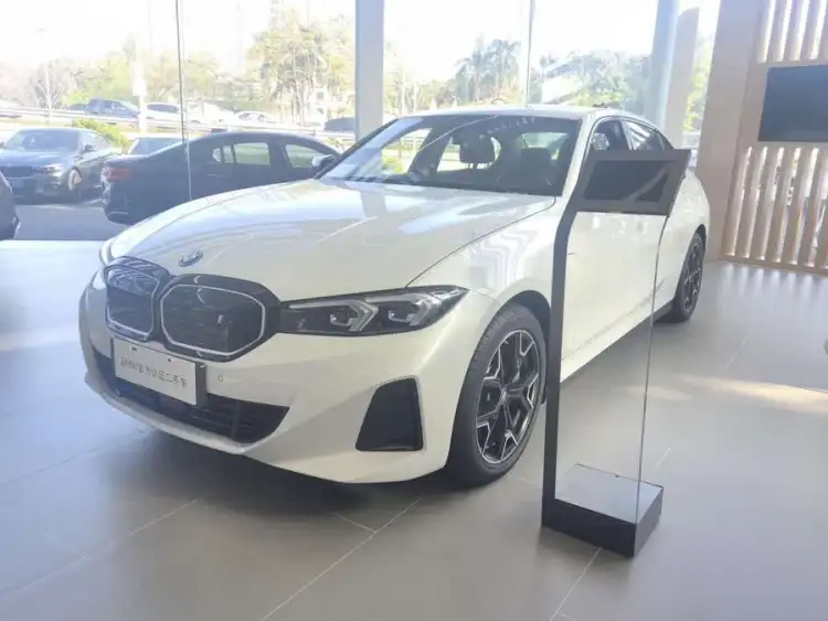 BMW i3 2023 eDrive 40 L Night Package