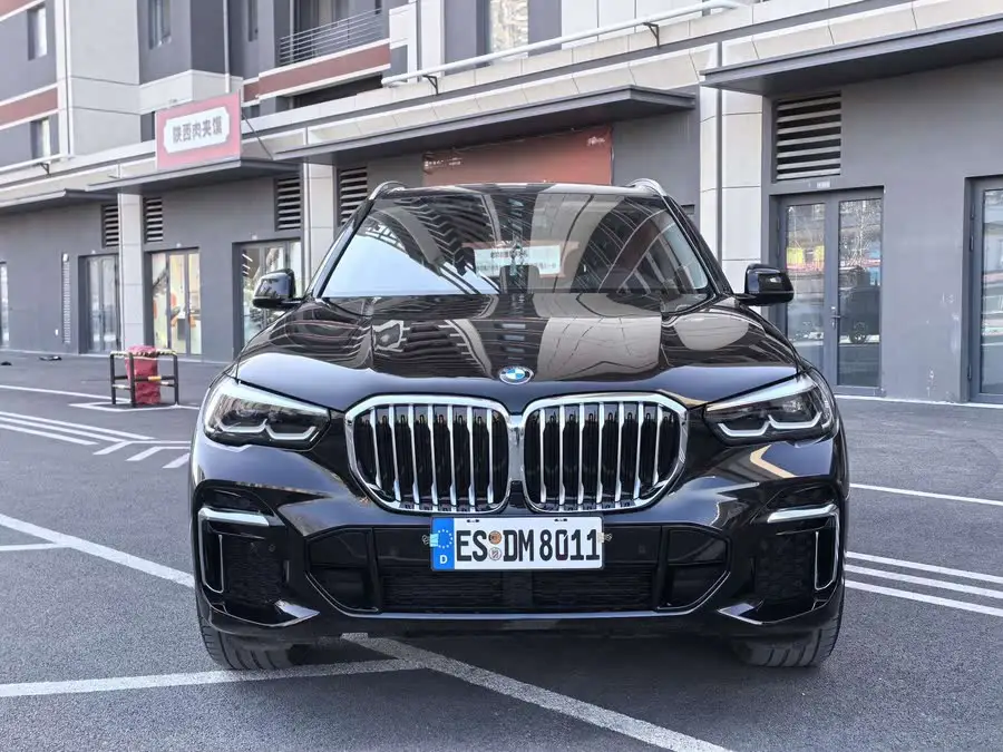 بي إم دبليو X5 2022 xDrive 30Li حزمة الرياضة M