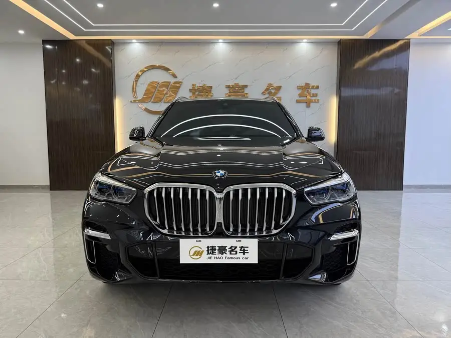 بي إم دبليو X5 2022 xDrive 40Li M حزمة رياضية