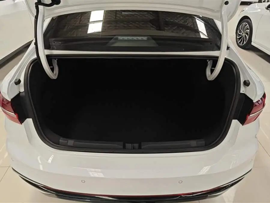 لافيدا 2023 300TSI DSG إصدار النجوم الكامل