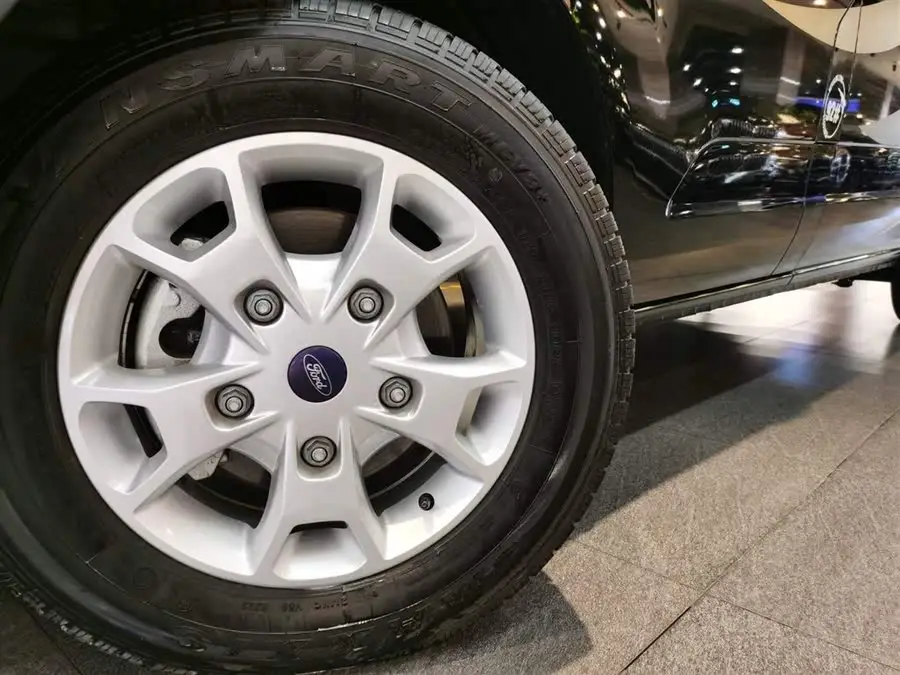 Ford Transit 2019 2.0T Gasoline Automatic Multi-Functional Commercial Vehicle Medium Wheelbase Medium Roof 6-Seater National VI