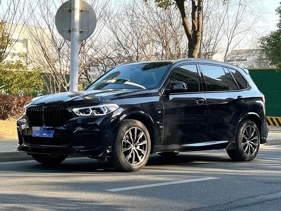 بي إم دبليو X5 2022 xDrive 30Li حزمة رياضية M