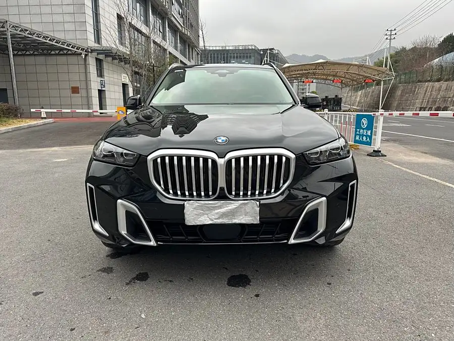 BMW X5 2023 xDrive 30Li M Sport Package