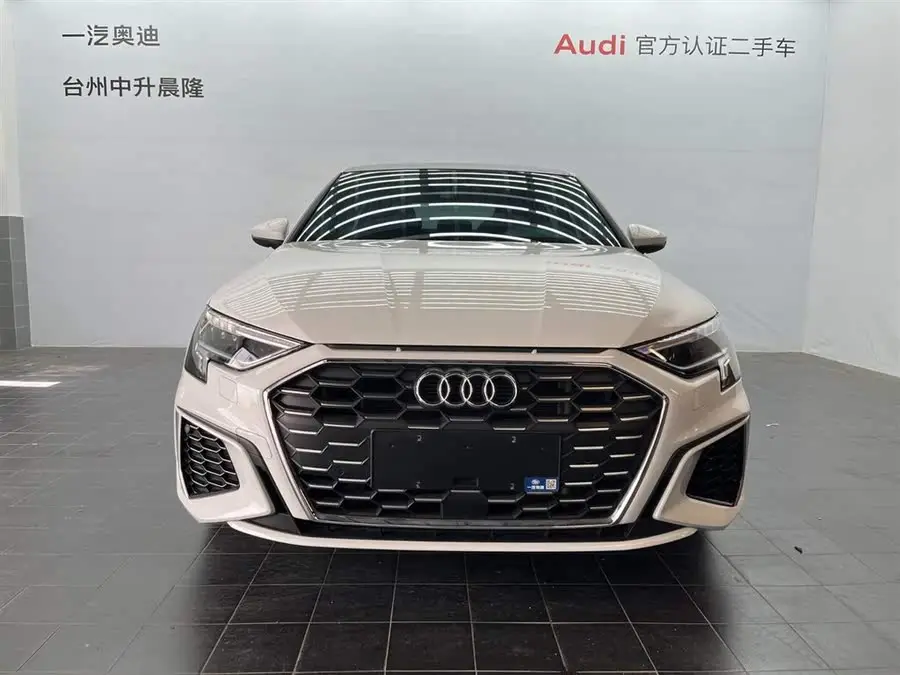 أودي A3 طراز 2023 A3L ليموزين 35 TFSI طراز رياضي عصري